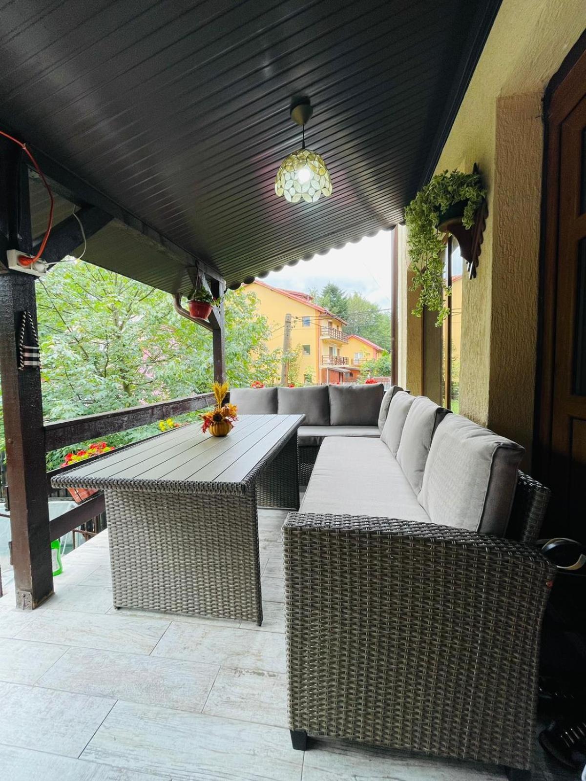 B House Buşteni Esterno foto